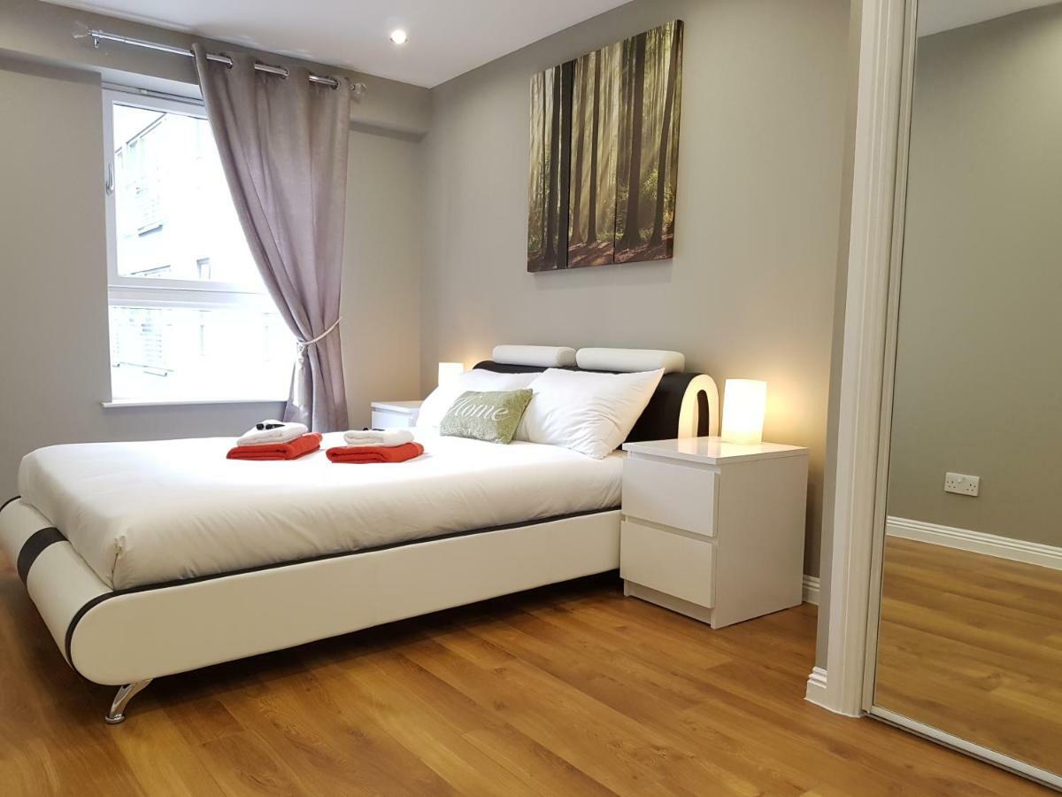 Glasgow'S Modern & Stylish 3 Bedroom Aparment ภายนอก รูปภาพ